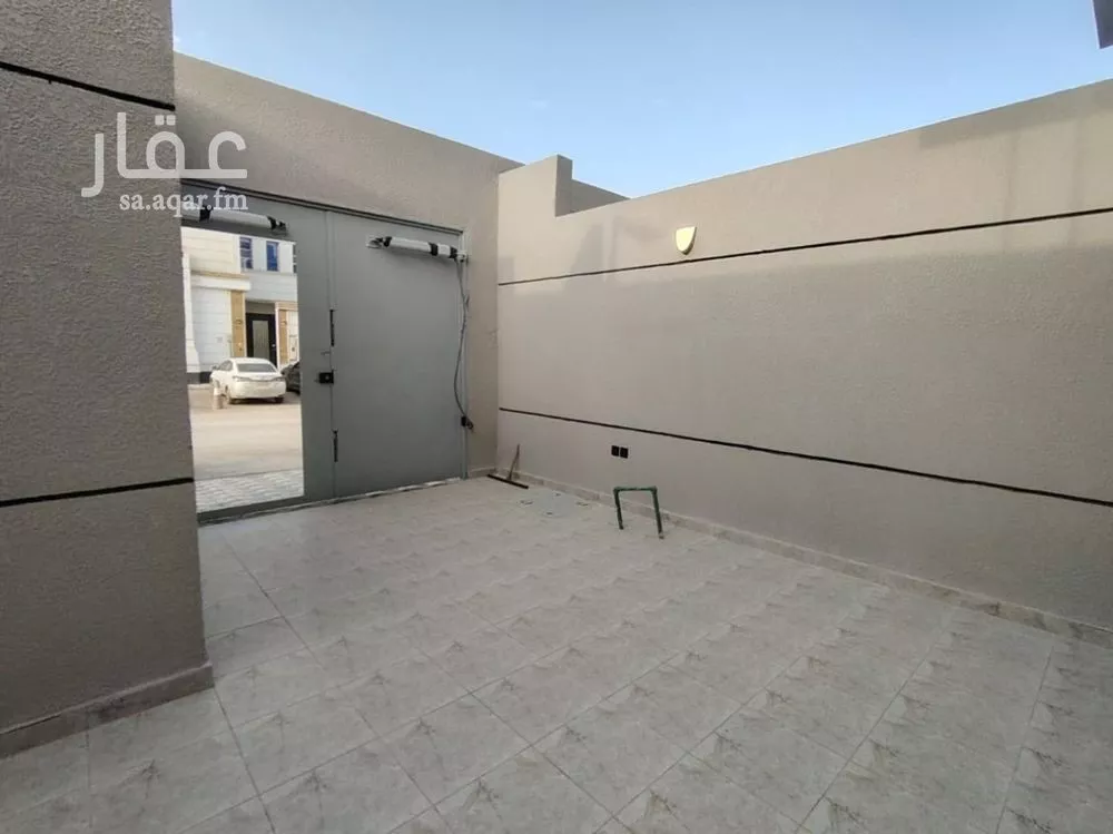 3 bedroom floor in Dhahrat Namar 5