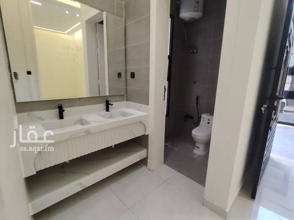 5 bedroom villa in Al Uraija Al Gharbiyah 5