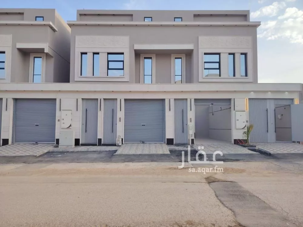 3 bedroom floor in Dhahrat Namar 4