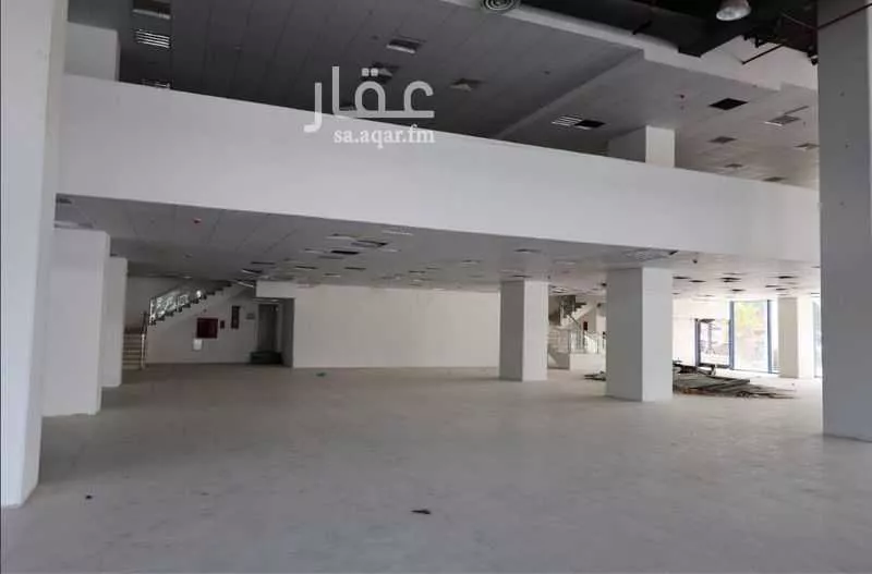 محل 550 م² في العليا 4