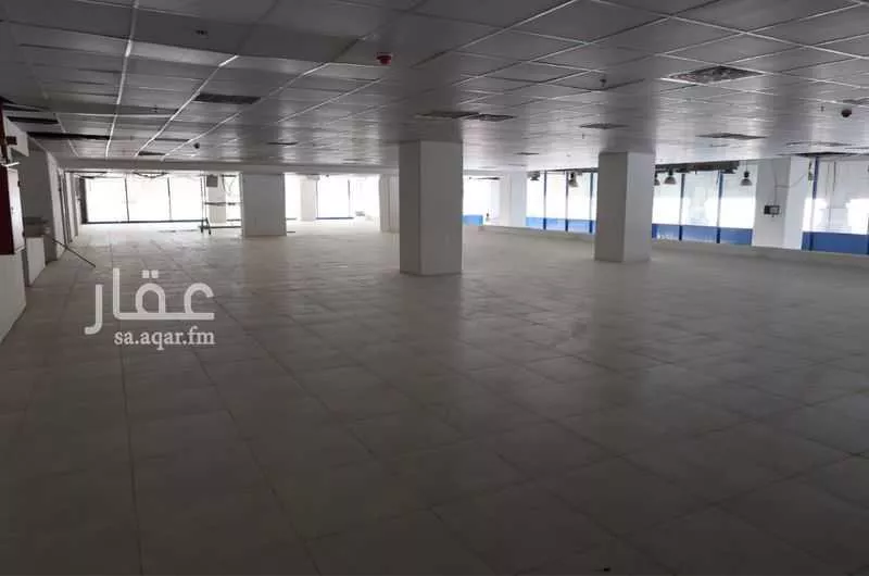 محل 550 م² في العليا 5