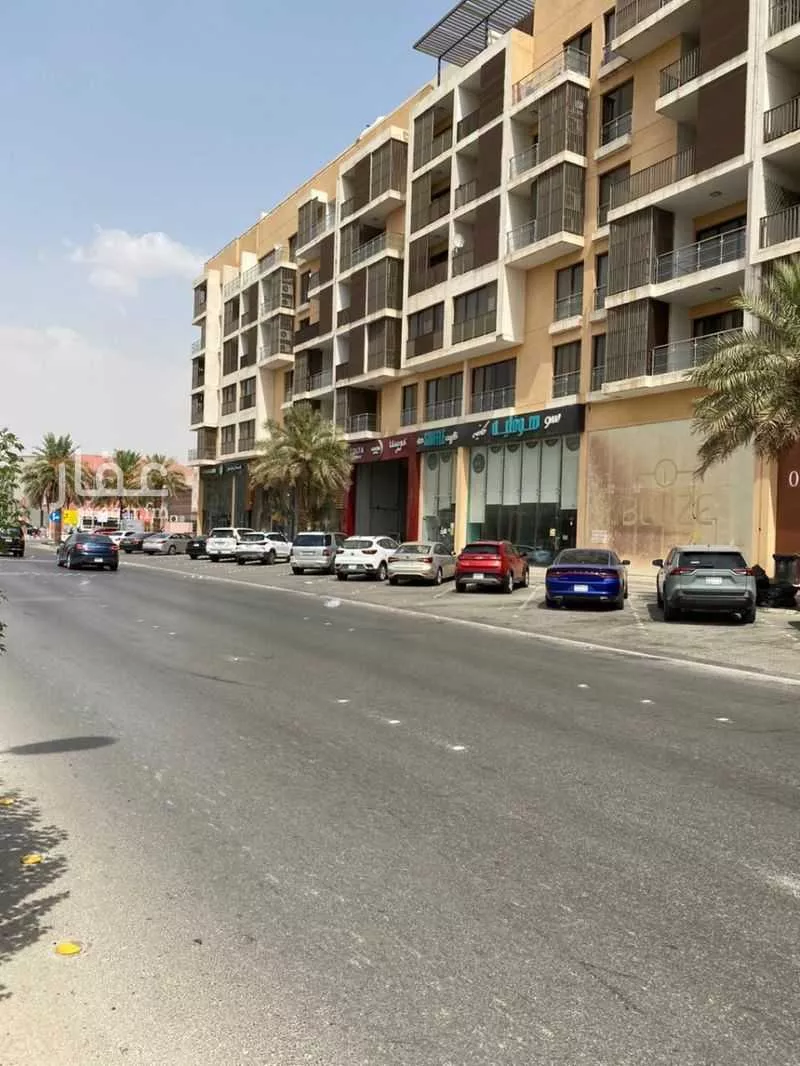 محل 233 م² في الملك فيصل 5