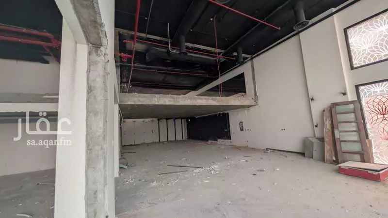 محل 233 م² في الملك فيصل 3