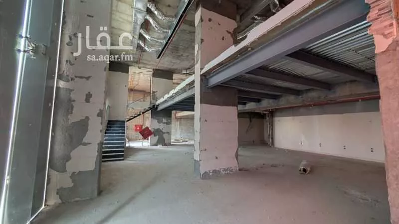محل 233 م² في الملك فيصل 4