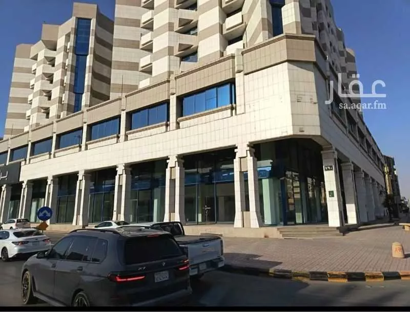 محل 550 م² في العليا 1