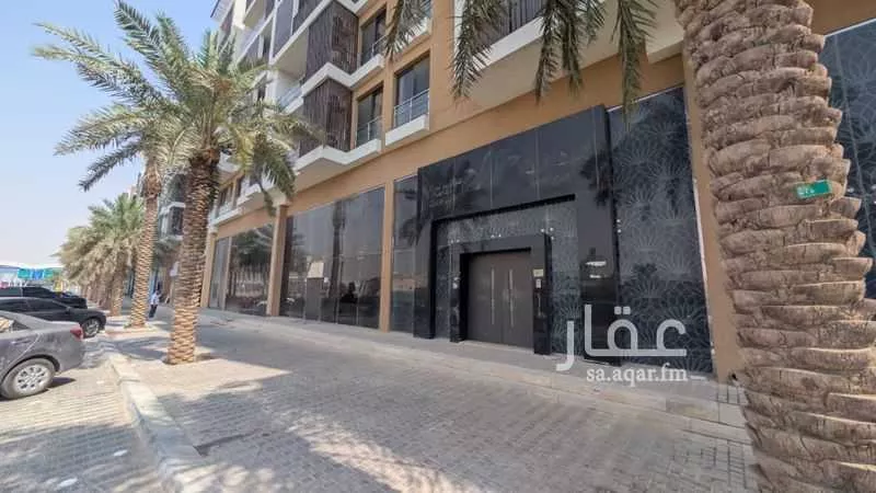 محل 233 م² في الملك فيصل 1