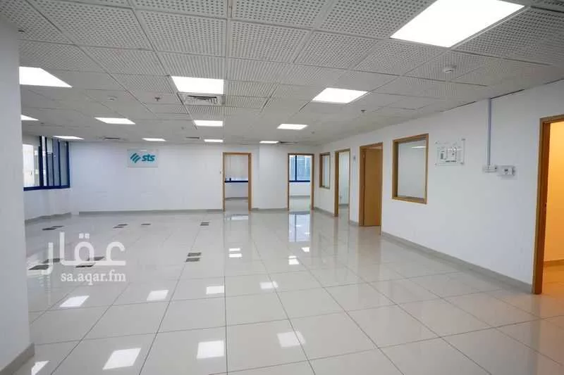 مكتب 188 م² في العليا 4