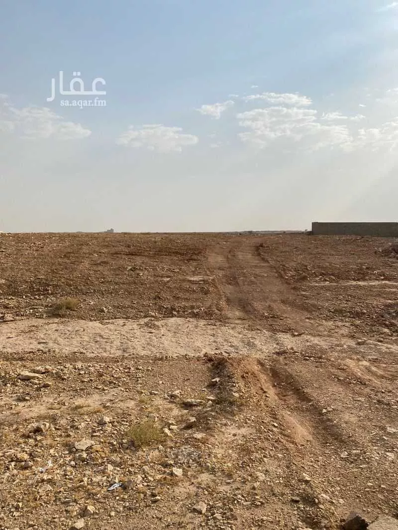أرض 900 م² في عريض 5