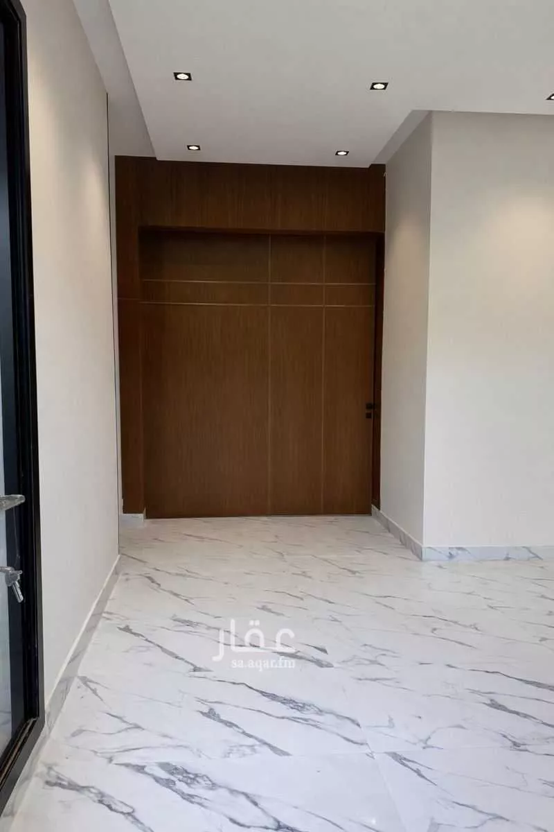 5 bedroom villa in Al Janadriyah 4