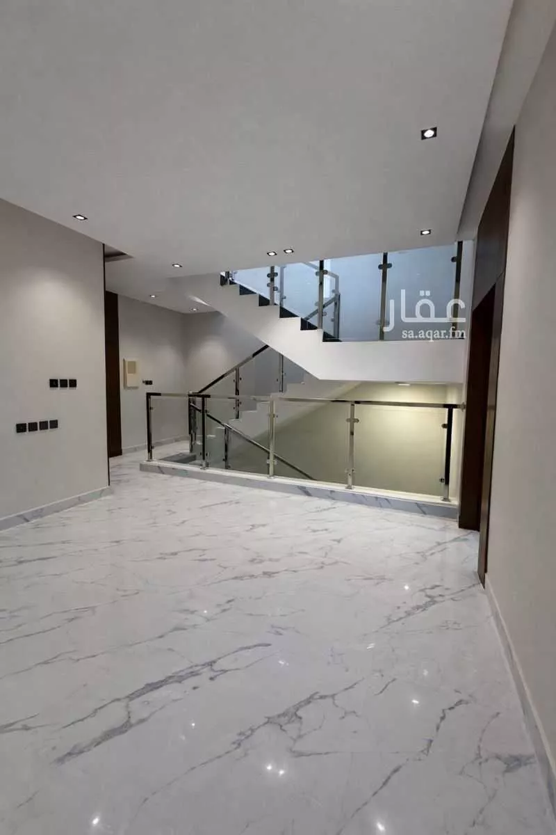 5 bedroom villa in Al Janadriyah 2