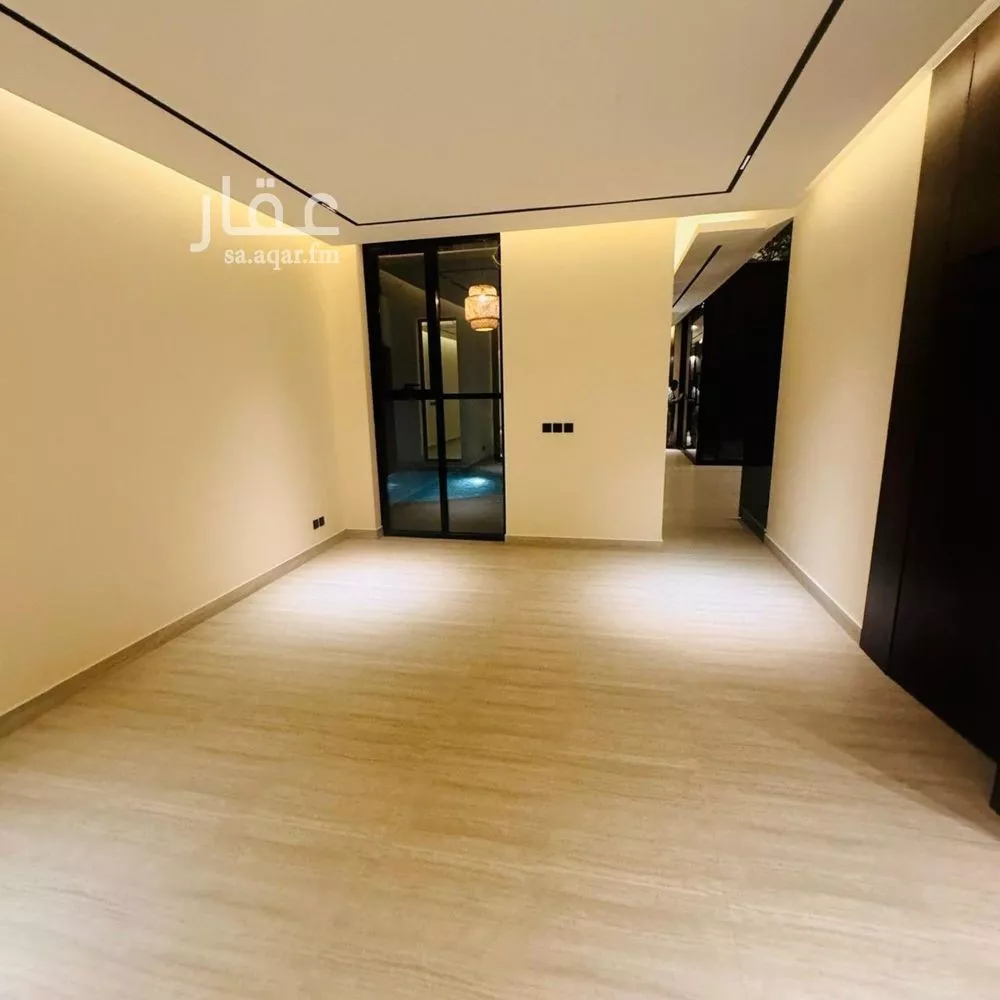 فيلا 5 غرف في الملقا 4