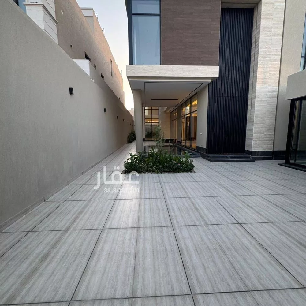 فيلا 5 غرف في الملقا 4