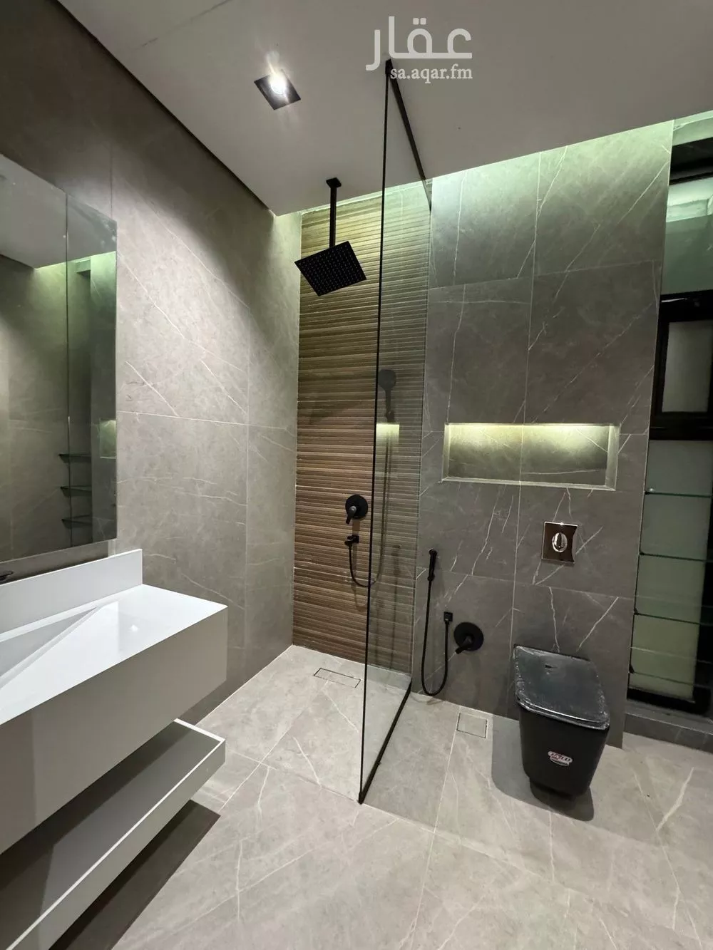 فيلا 5 غرف في النرجس 4