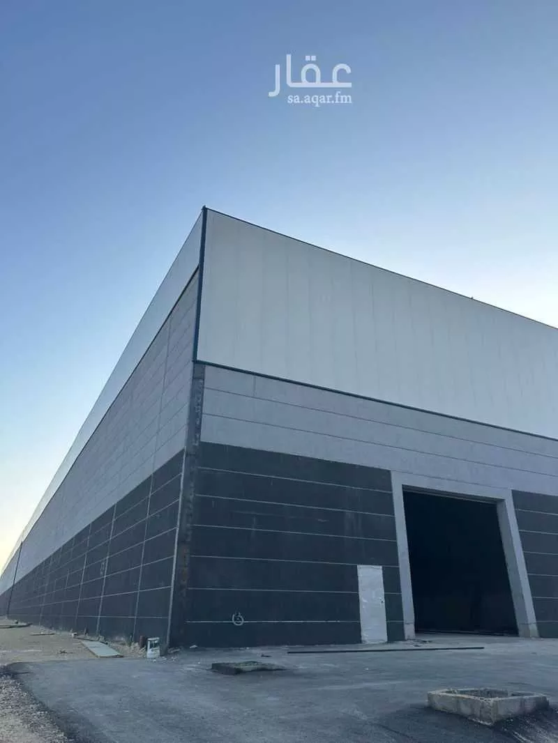 مستودع 3002 م² في الغنامية 2
