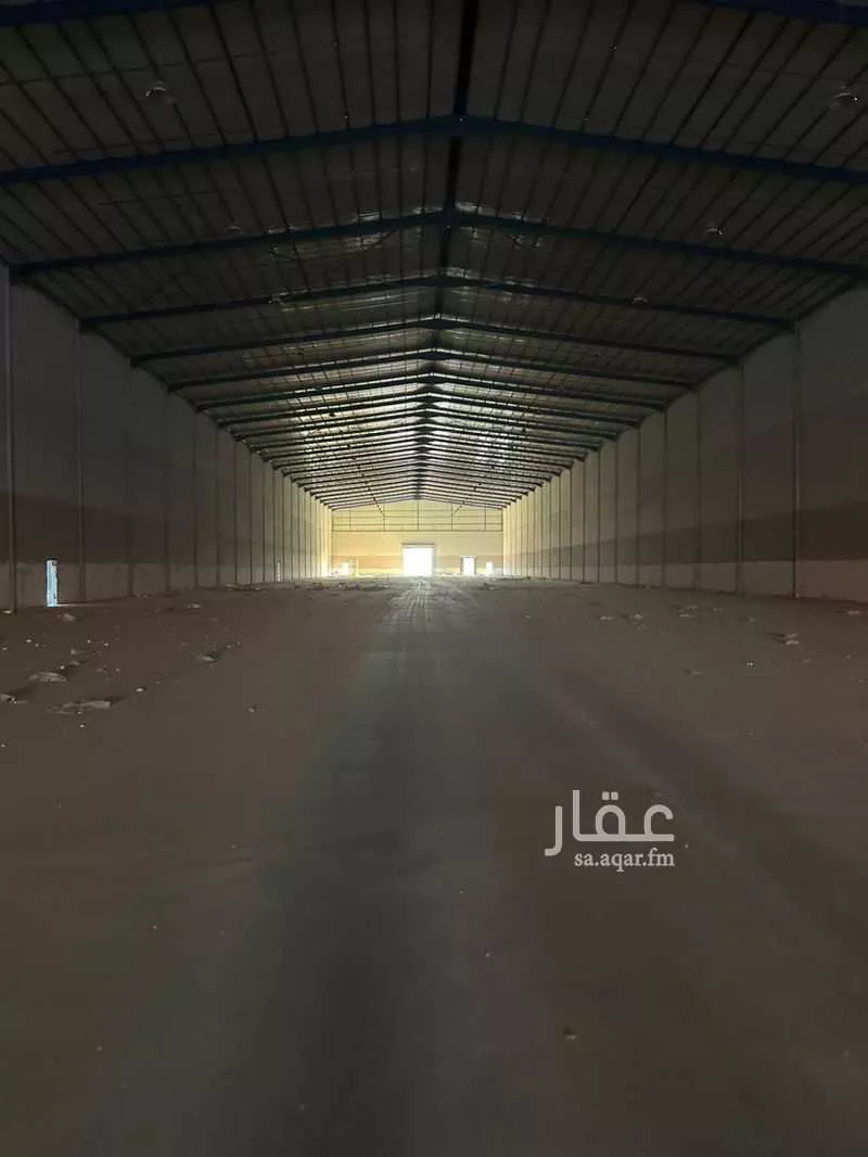 مستودع 3002 م² في الغنامية 4