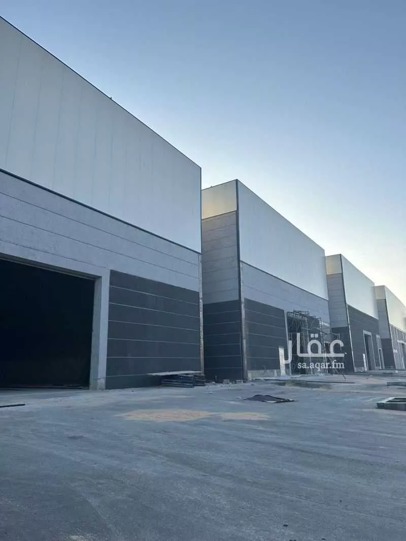 مستودع 3002 م² في الغنامية 3