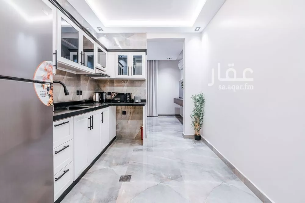 شقة 1 غرف في الملقا 5