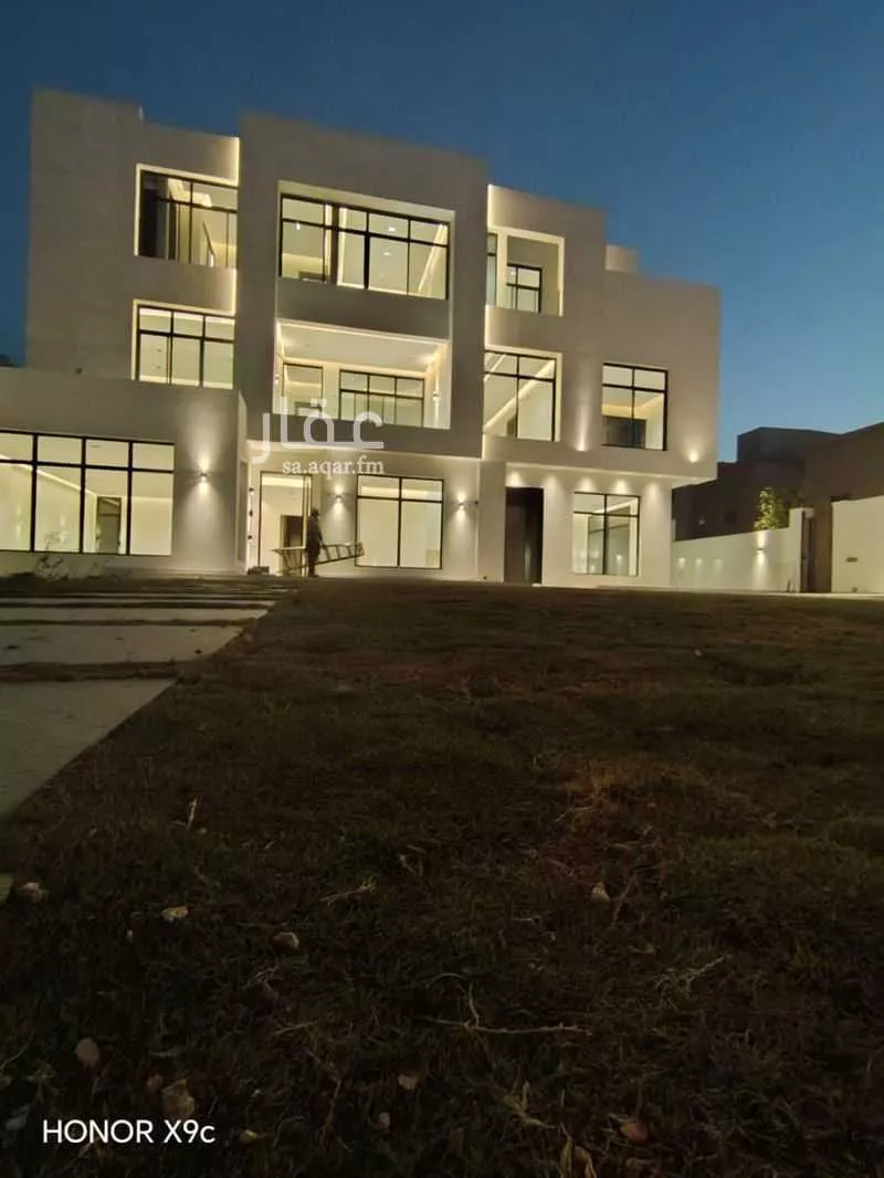 7 bedroom villa in King Abdullah, Riyadh 4