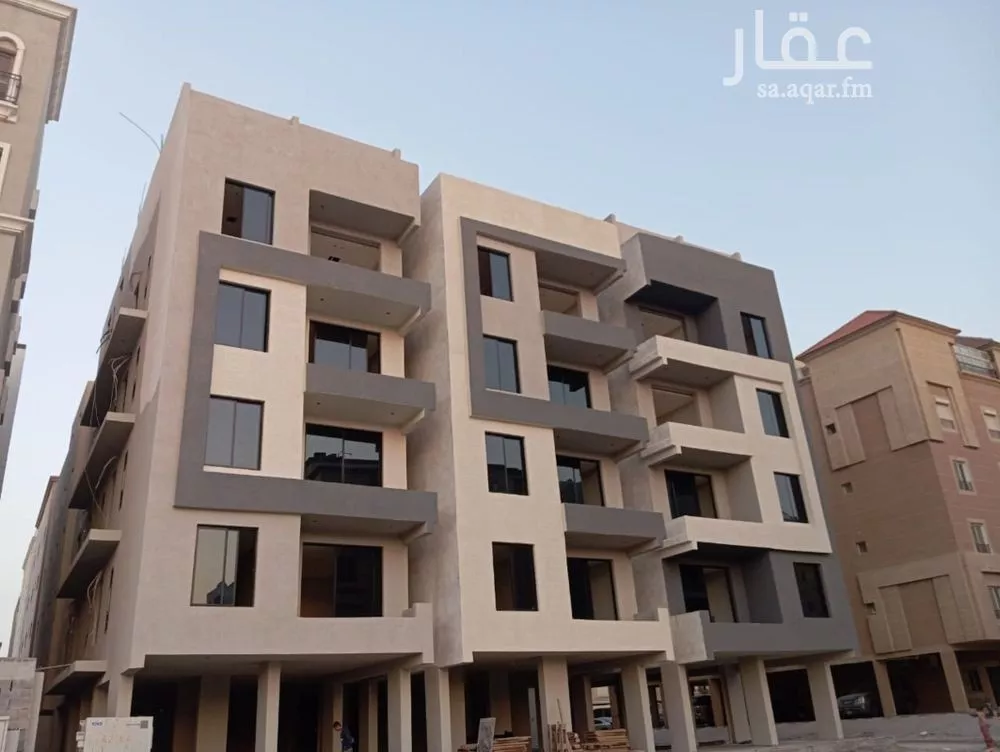 شقة 5 غرف في الحمرا 1