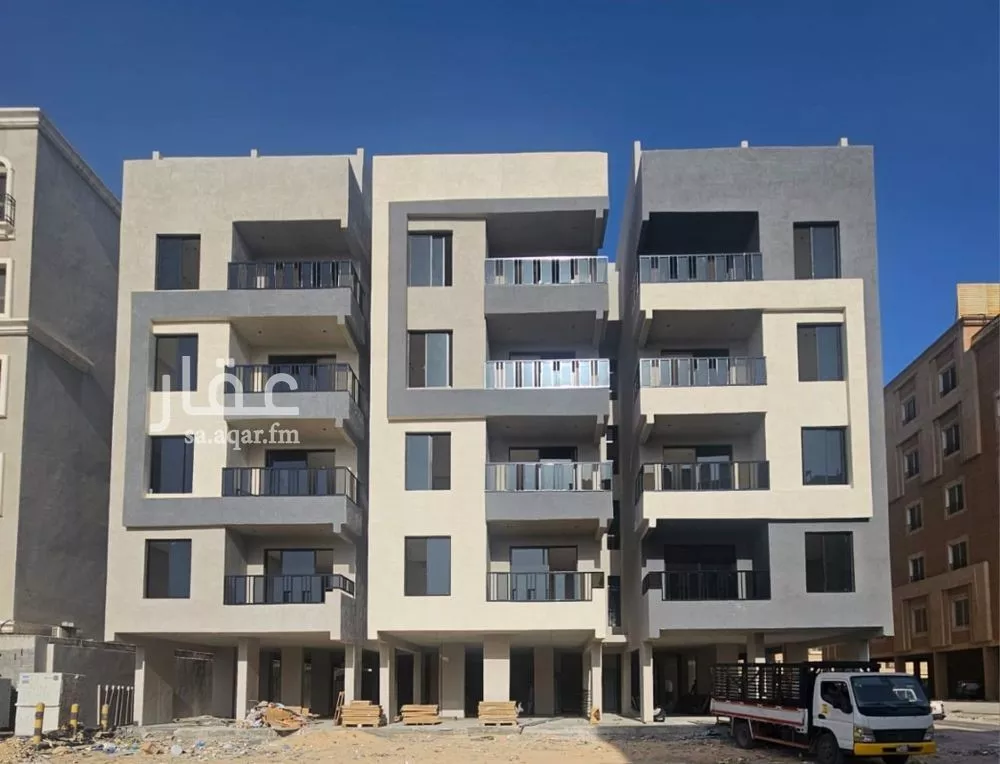 شقة 5 غرف في الحمرا 2