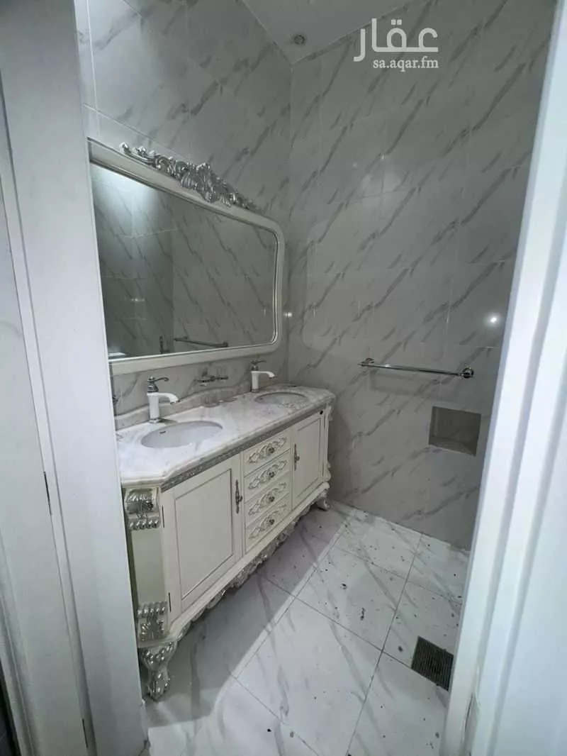 6 bedroom villa in Al Khalidiyyah 2