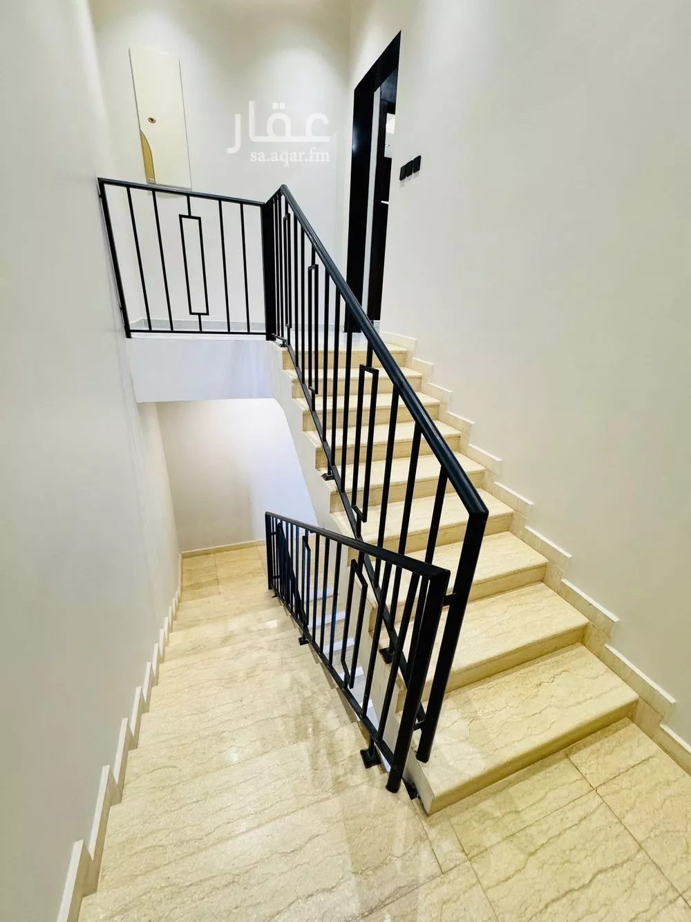 4 bedroom floor in Al Munsiyah 4