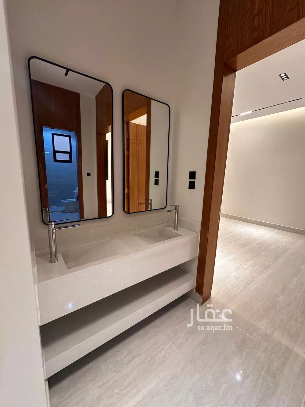 5 bedroom floor in Al Janadriyah 3