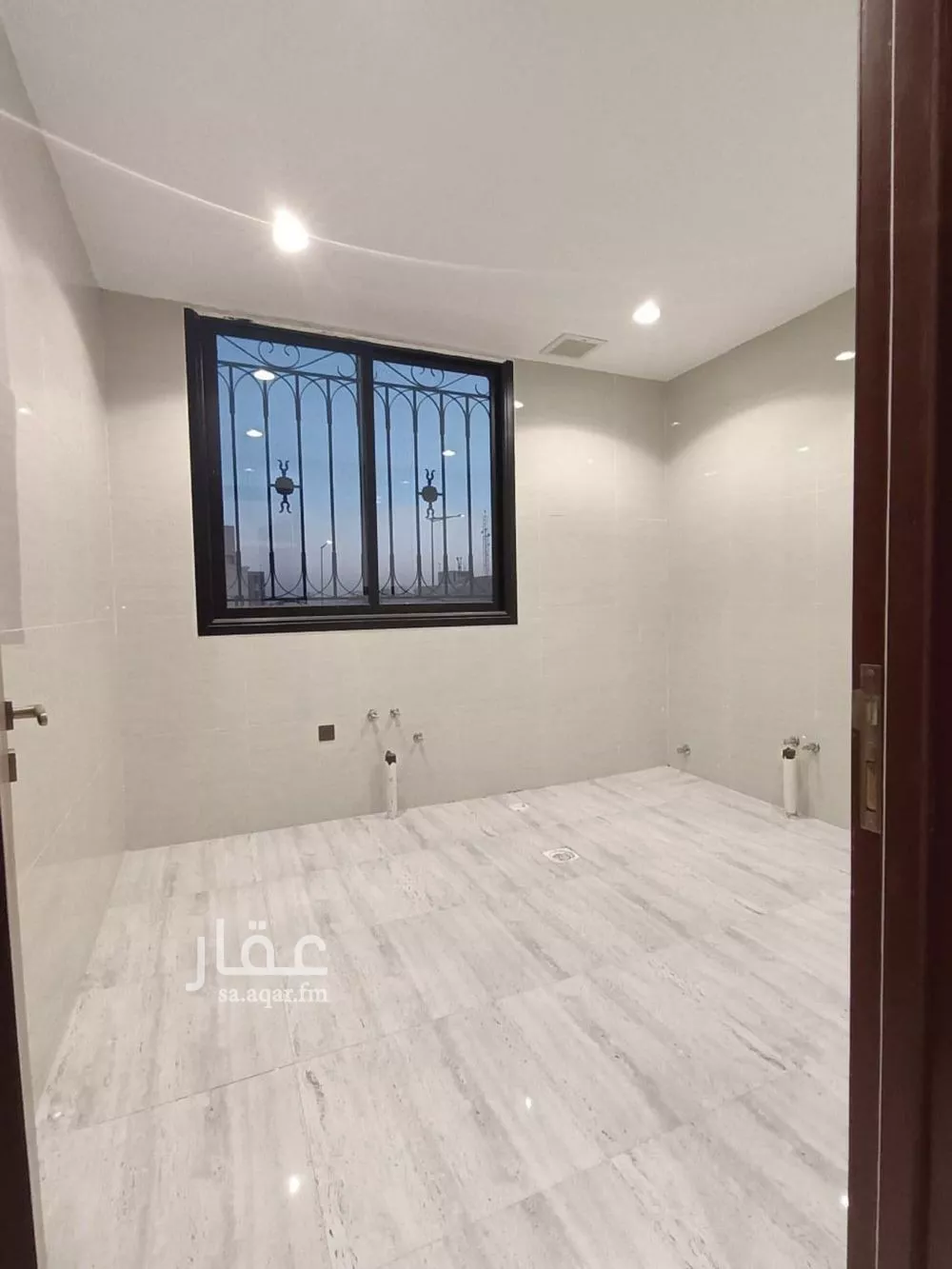 4 bedroom floor in Al Janadriyah 4