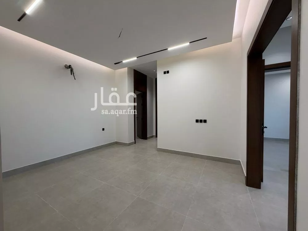 شقة 5 غرف في الواحة 4