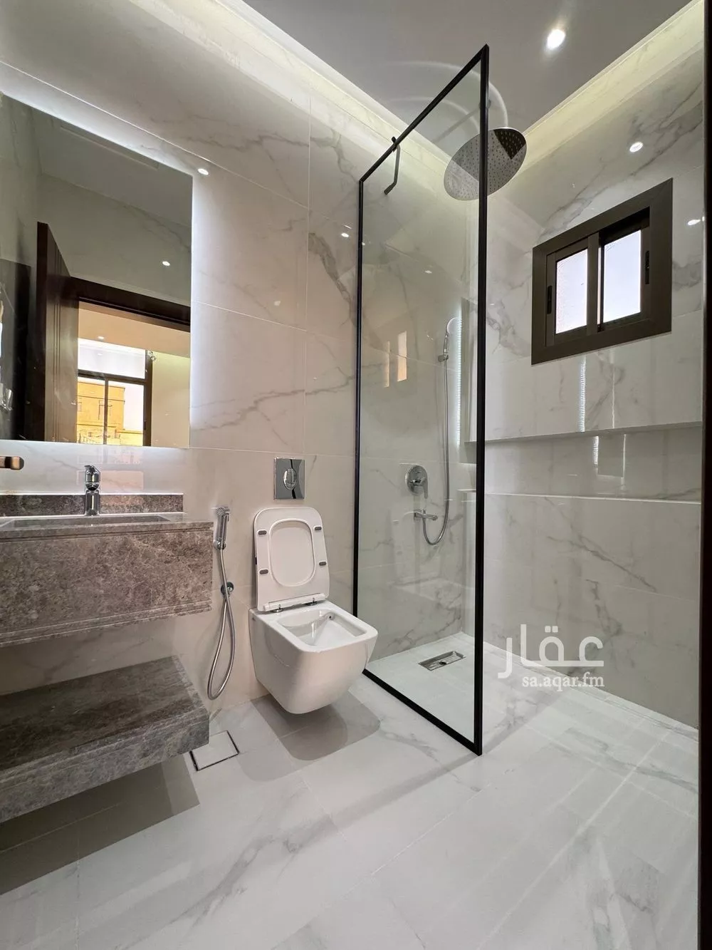 شقة 5 غرف في الروضة 5