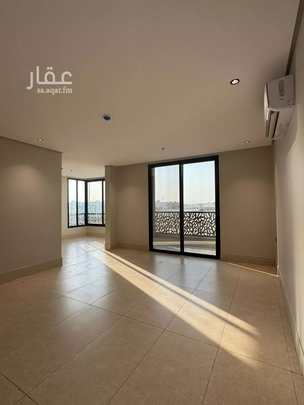 شقة 5 غرف في ضاحية الملك فهد 3