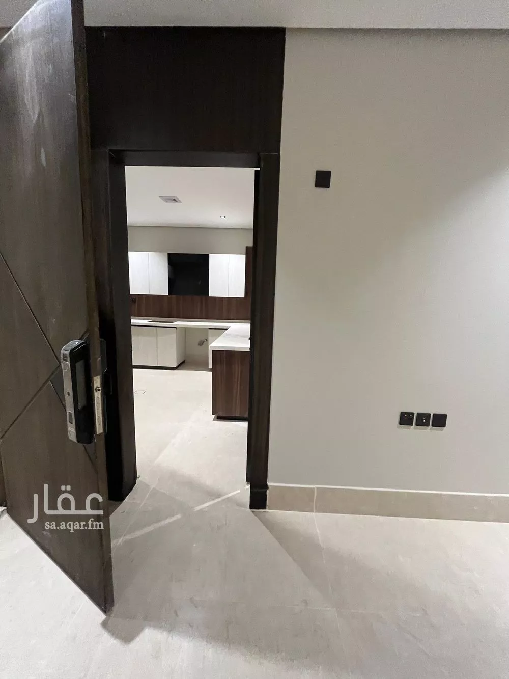 شقة 4 غرف في الحمرا 5