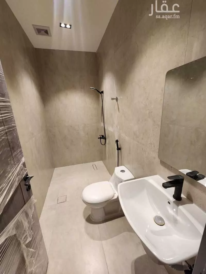 4 bedroom villa in Ar Rakah Al Janubiyah, Eastern Province 10