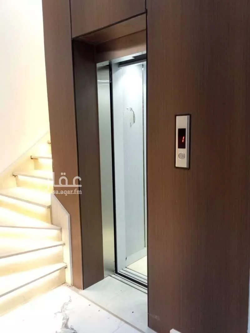 5 bedroom floor in Al Janadriyah 2