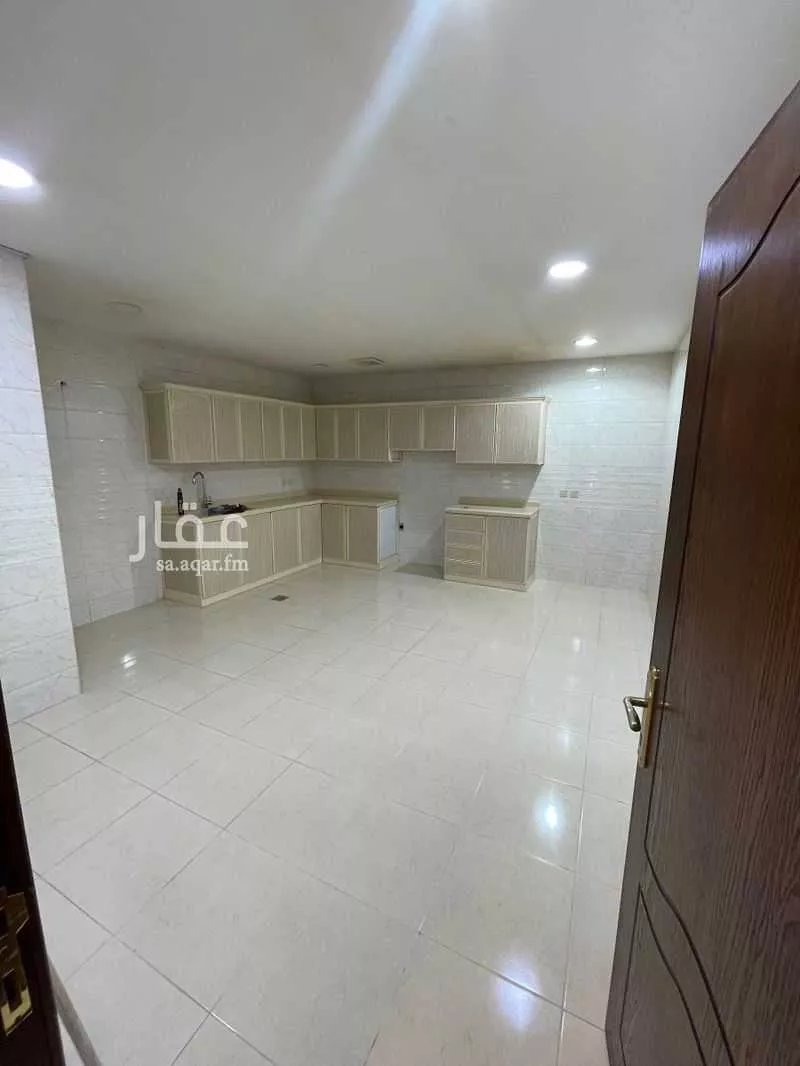 شقة 3 غرف في العزيزية 3