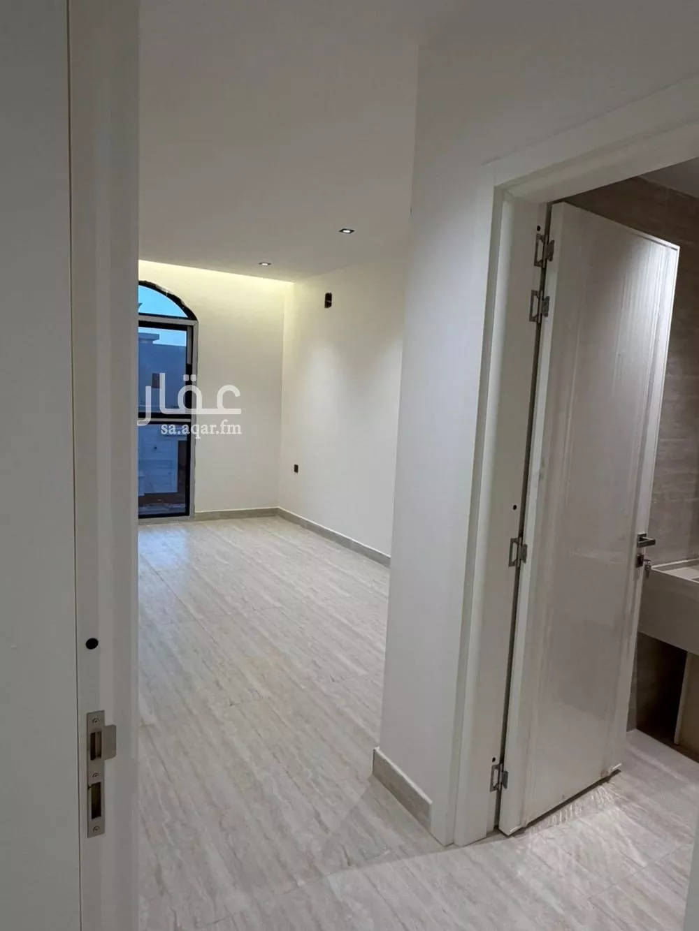 فيلا 5 غرف في عكاظ 1