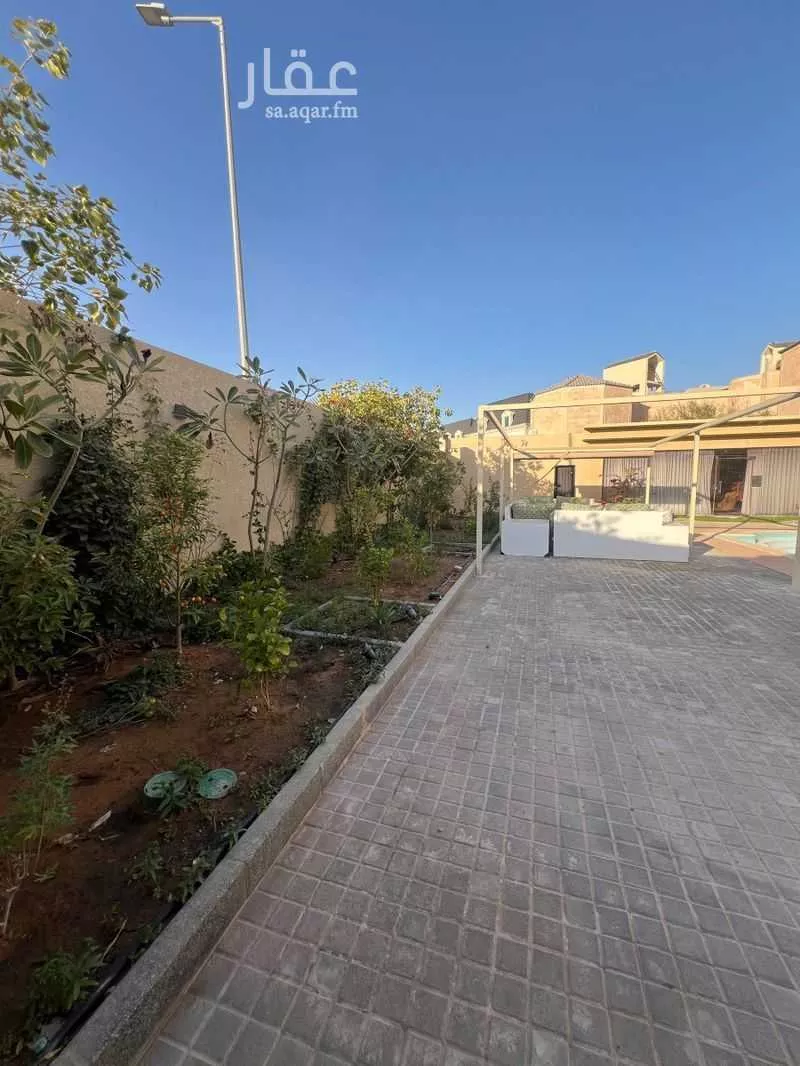 فيلا 6 غرف في عرقة 4