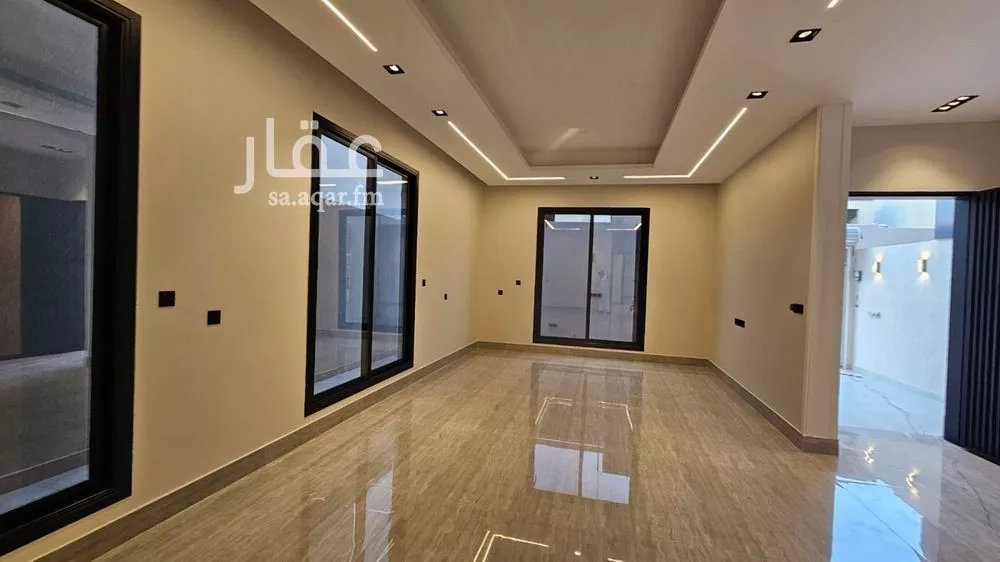 فيلا 4 غرف في العارض