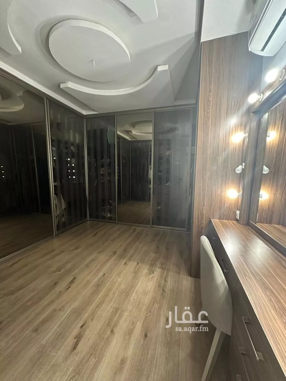 فيلا 4 غرف في العارض 4