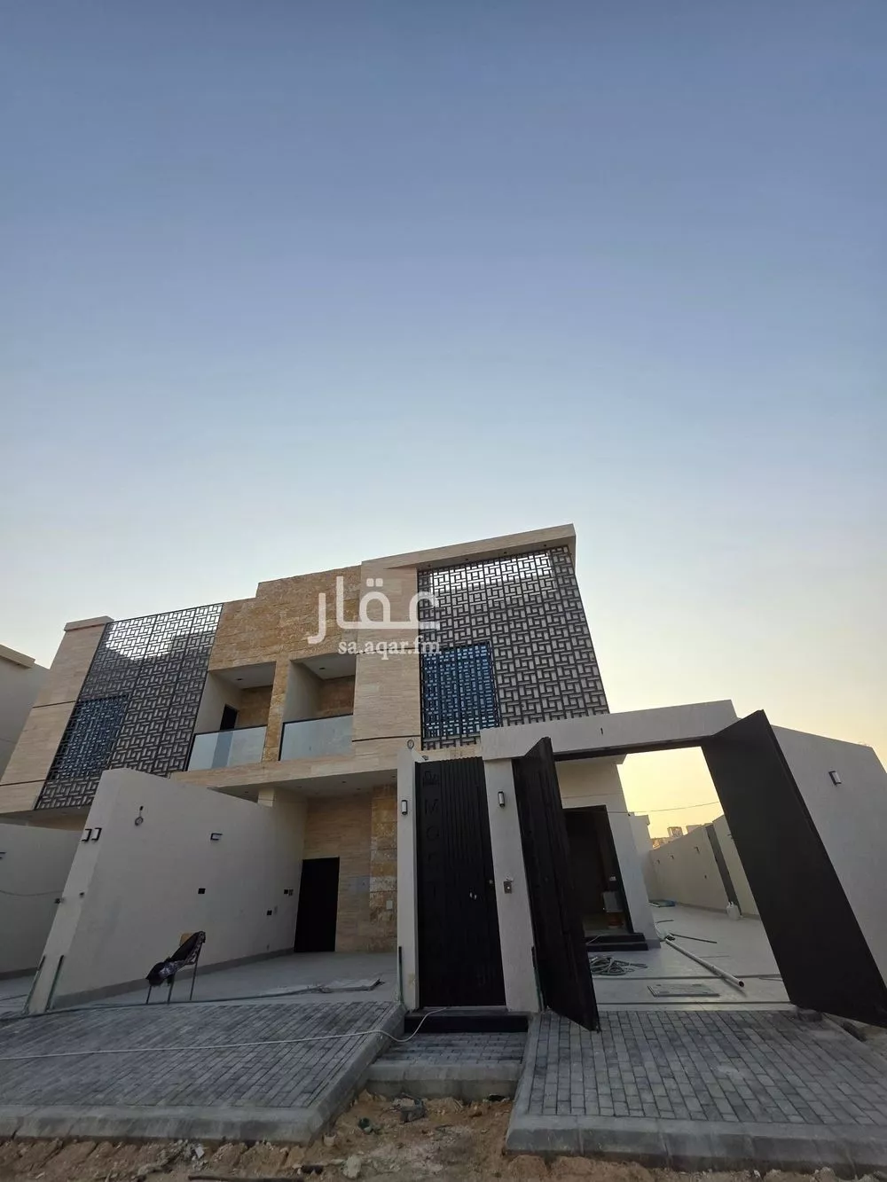 5 bedroom floor in Tuwaiq 1