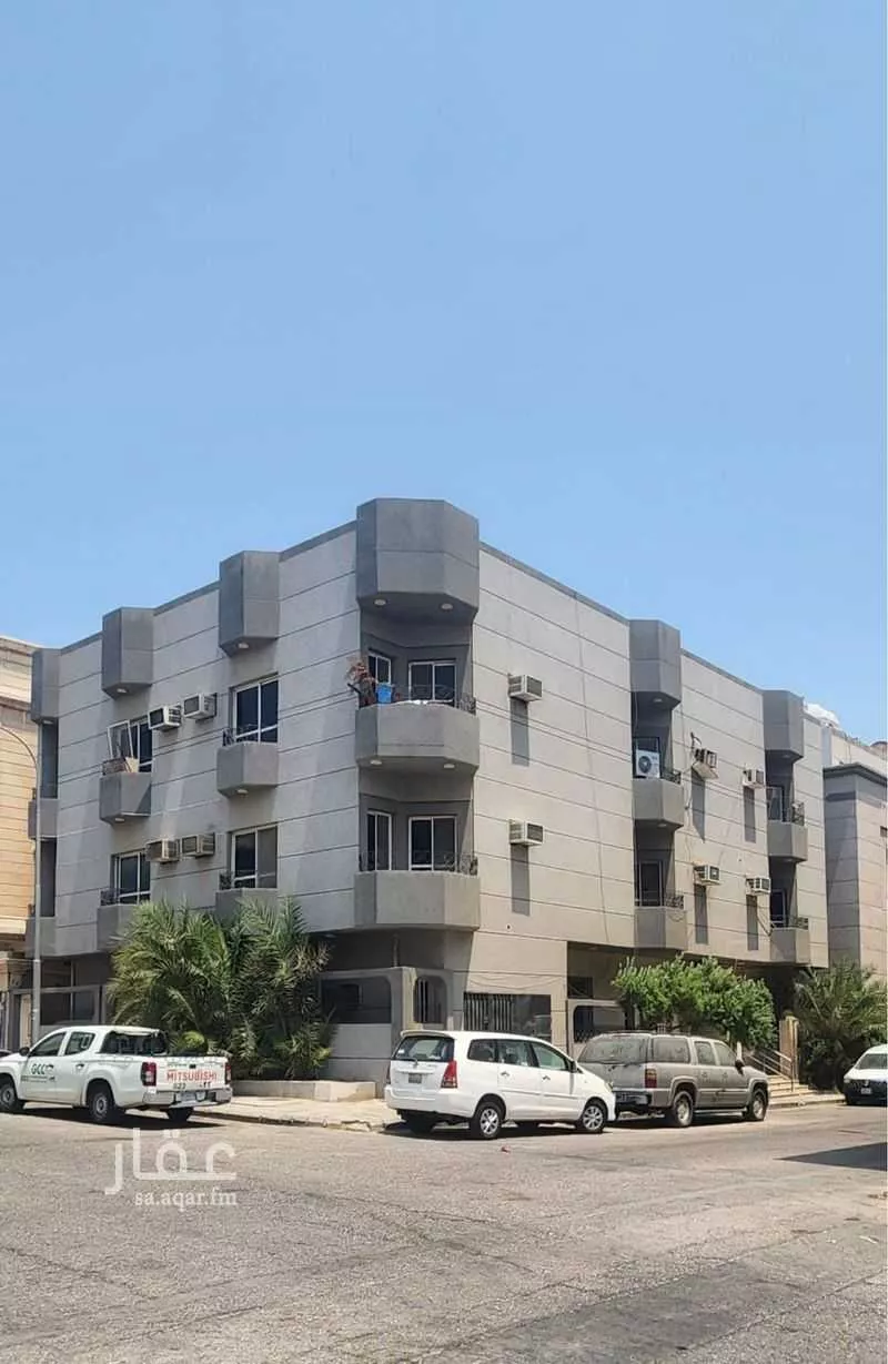 348 sqm building in Al Aqrabiyah