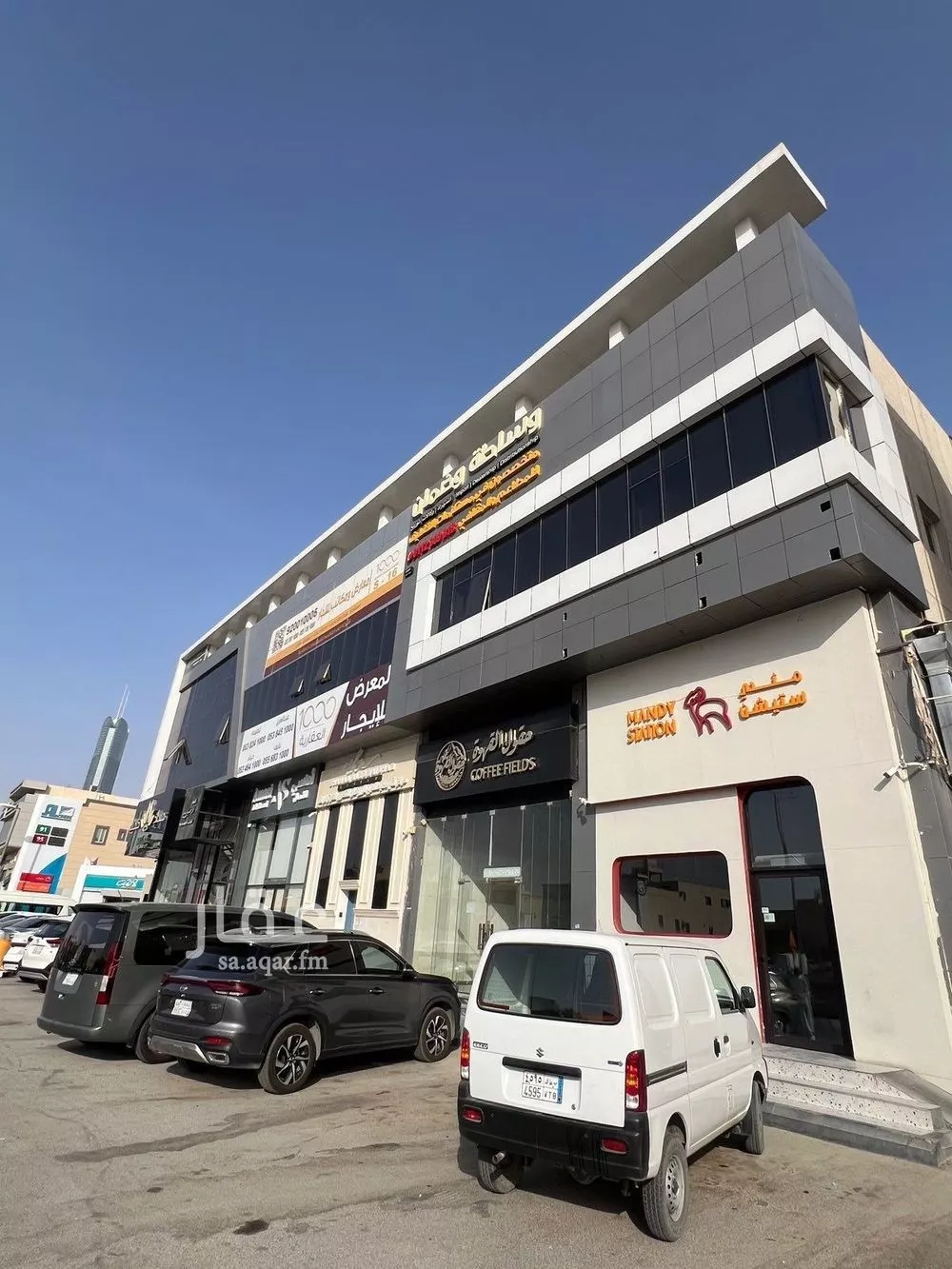 محل 270 م² في العقيق 1