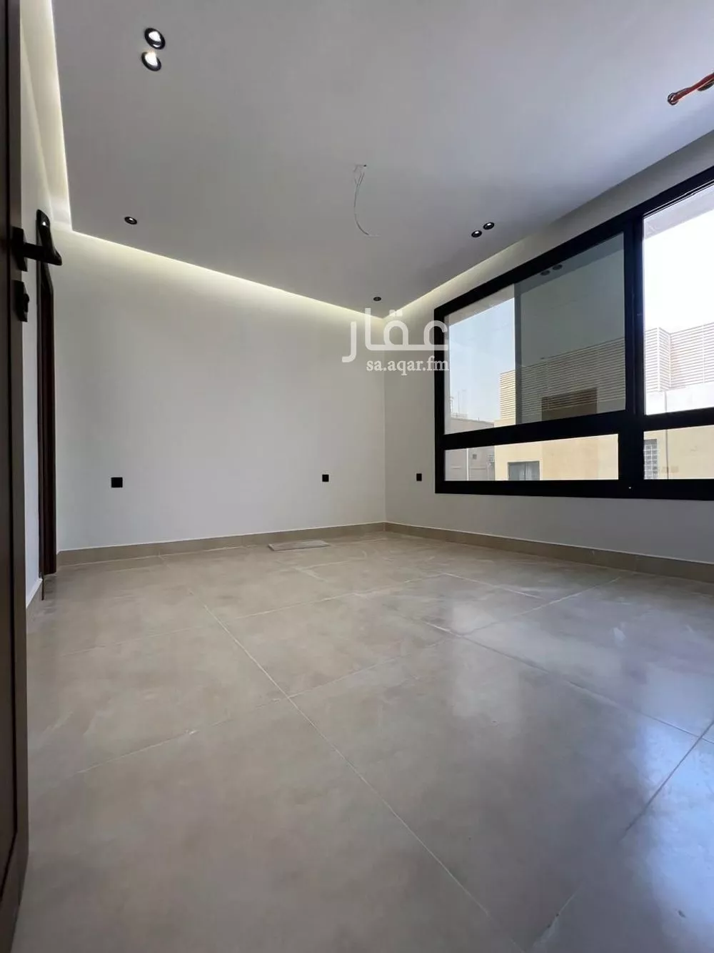 شقة 4 غرف في الروضة 3