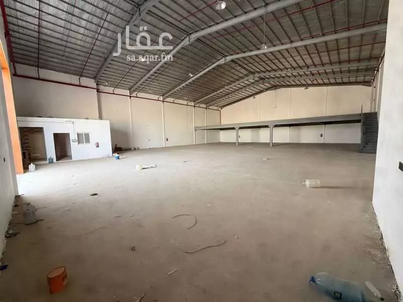 مستودع 1200 م² في طيبة 5