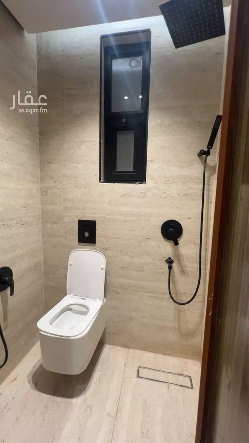 6 bedroom apartment in Al Malqa 4