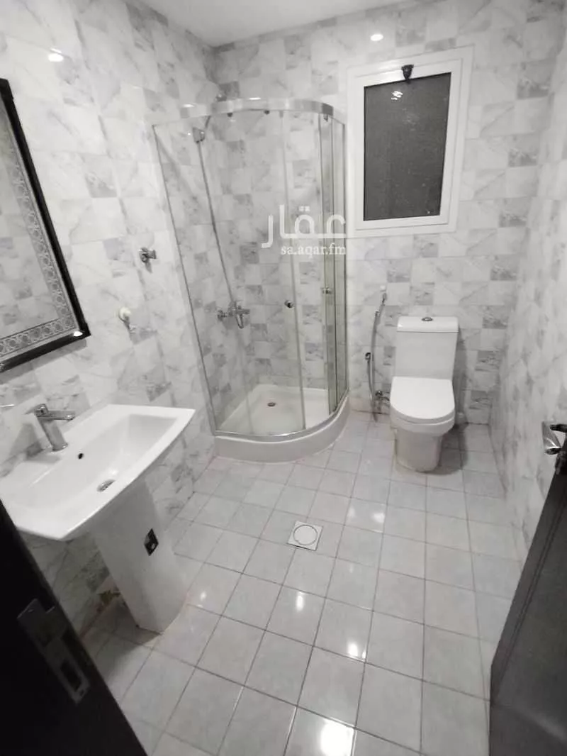 شقة 4 غرف في الحمرا 3