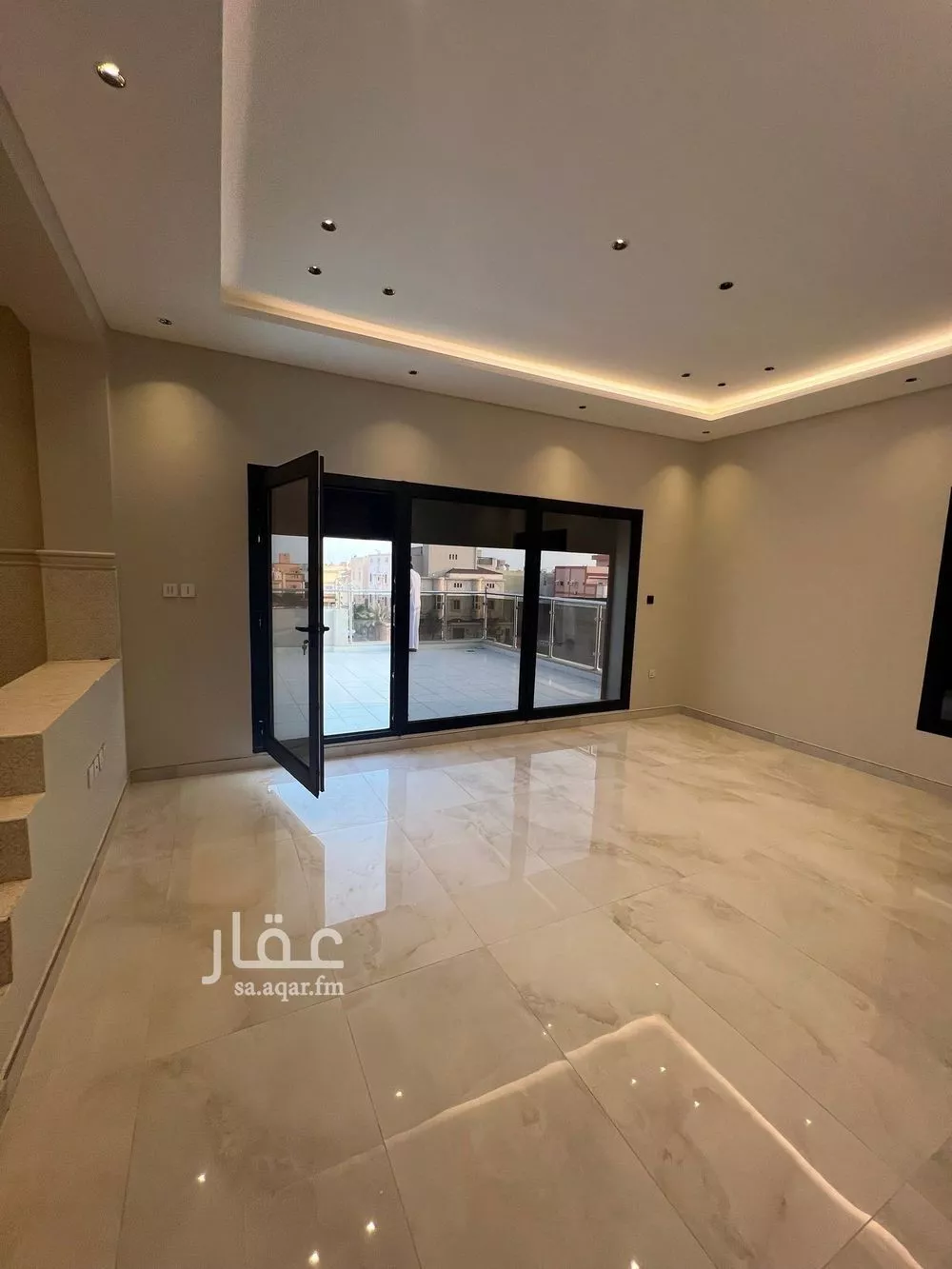 فيلا 5 غرف في الشراع 4