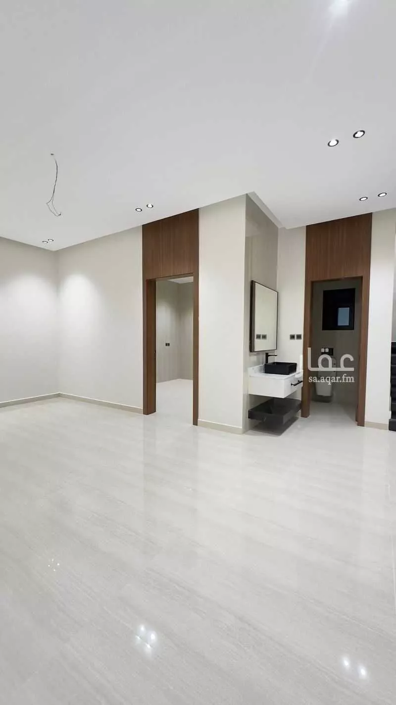 6 bedroom apartment in Uhud 3