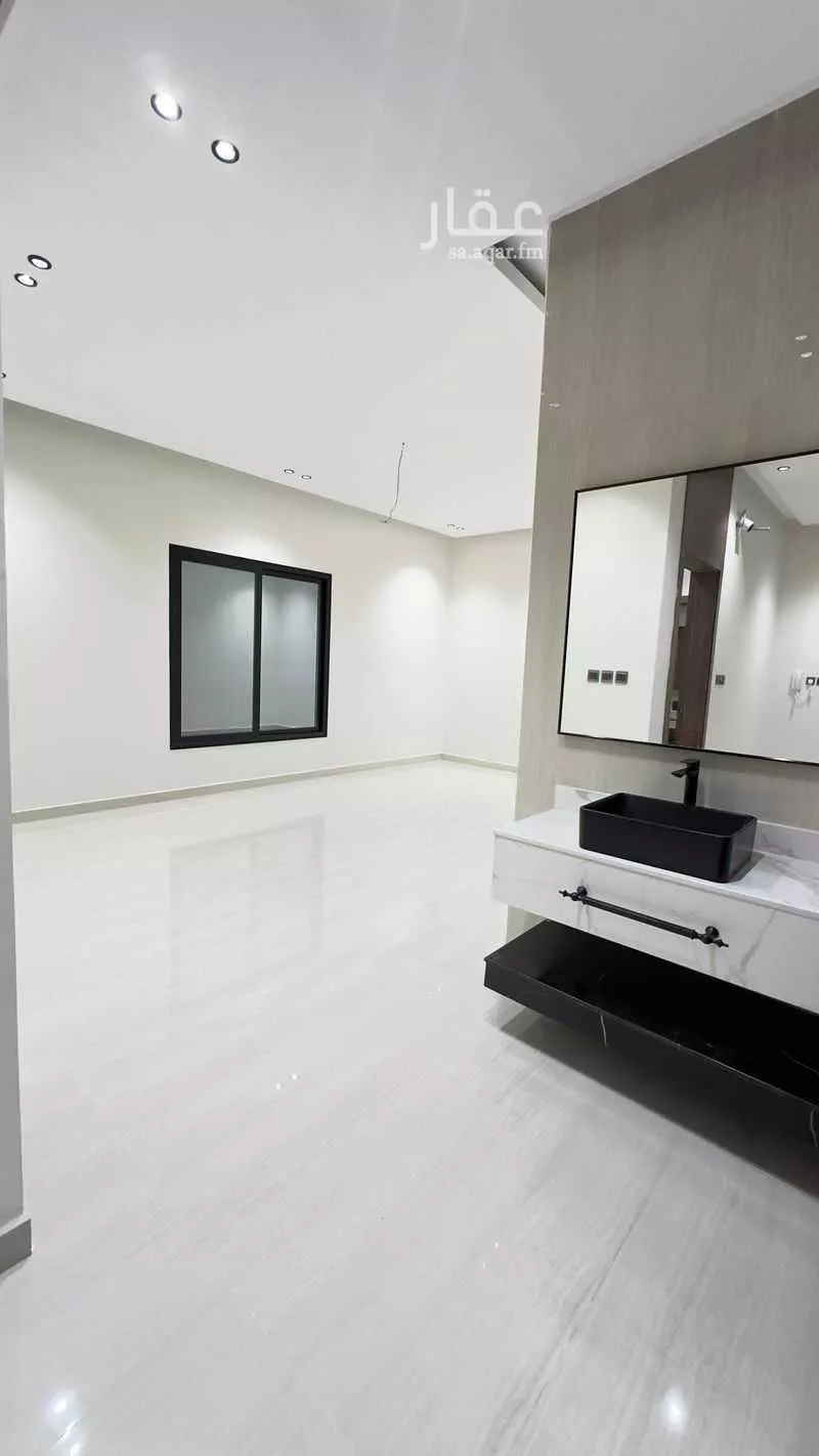 6 bedroom apartment in Uhud 5