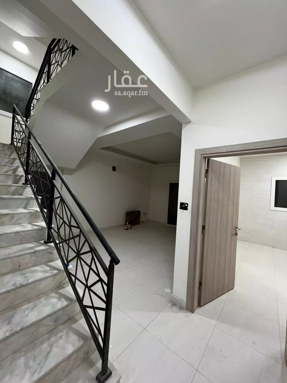 فيلا 5 غرف في العارض 4